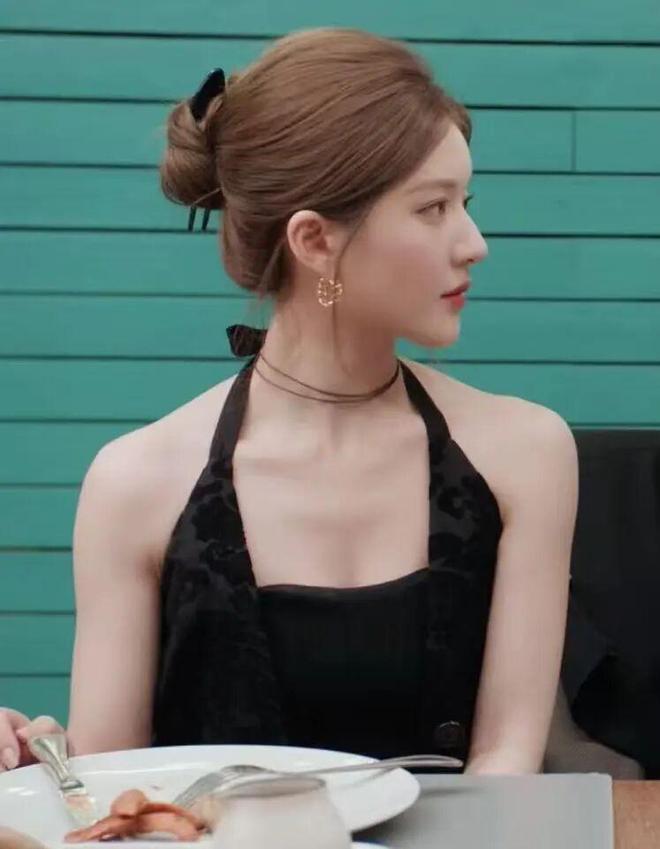 亮的翻身仗过亿的翡翠才是真耀眼!AG真人《许我耀眼》是赵露思漂(图17) 亮的翻身仗过亿的翡翠才是真耀眼!AG真人《许我耀眼》是赵露思漂(图17)