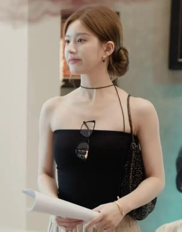 亮的翻身仗过亿的翡翠才是真耀眼!AG真人《许我耀眼》是赵露思漂(图27) 亮的翻身仗过亿的翡翠才是真耀眼!AG真人《许我耀眼》是赵露思漂(图27)