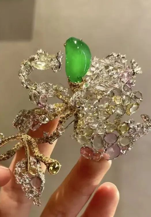 亮的翻身仗过亿的翡翠才是真耀眼!AG真人《许我耀眼》是赵露思漂(图29) 亮的翻身仗过亿的翡翠才是真耀眼!AG真人《许我耀眼》是赵露思漂(图29)