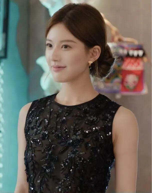 亮的翻身仗过亿的翡翠才是真耀眼!AG真人《许我耀眼》是赵露思漂(图24) 亮的翻身仗过亿的翡翠才是真耀眼!AG真人《许我耀眼》是赵露思漂(图24)