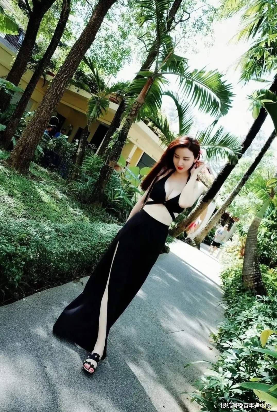 造型太惊艳！这魅力谁能顶得住？AG真人试玩平台张萌黑色泳装(图6)