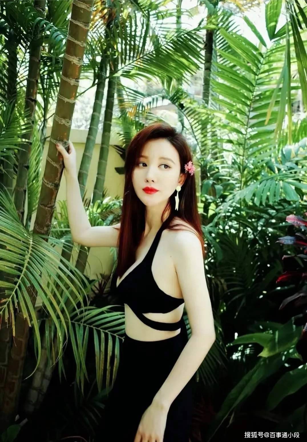 造型太惊艳！这魅力谁能顶得住？AG真人试玩平台张萌黑色泳装(图8)